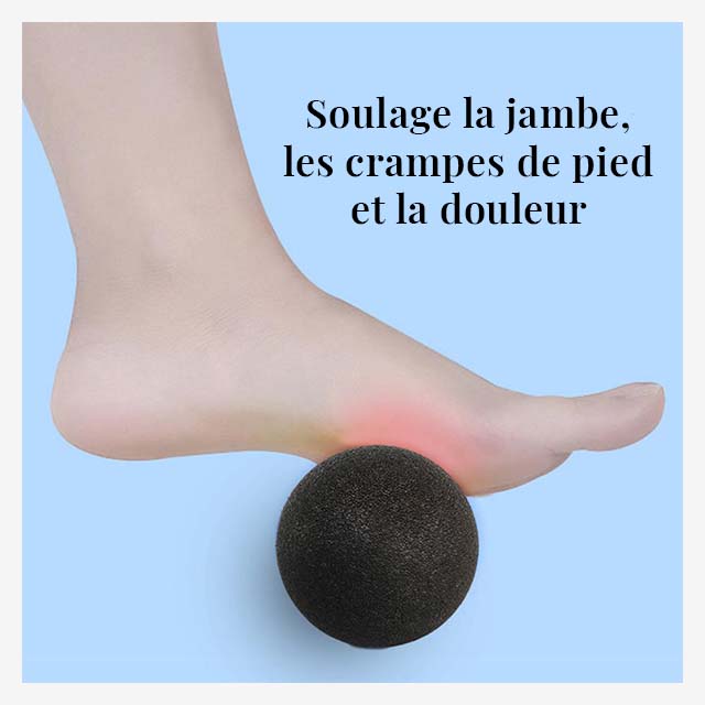 Utilisation d'une balle de massage pour masser la plante des pieds