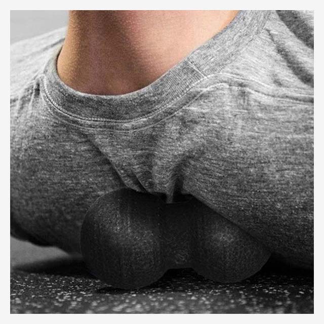 Double balle de massage utilisée pour pour le haut du dos