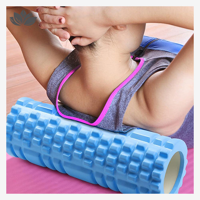 Utilisation du rouleau de massage Palm Canyon bleu au niveau des trapèzes