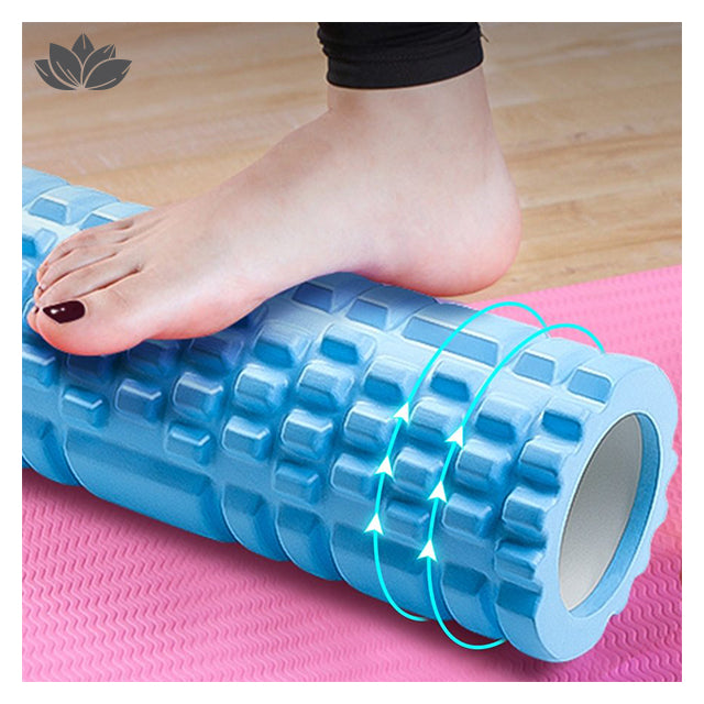 Utilisation du rouleau de massage Palm Canyon bleu au niveau de la voûte plantaire du pied
