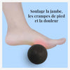Utilisation d'une balle de massage pour masser la plante des pieds