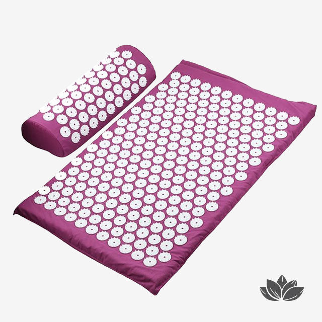 Tapis d'acupression et son coussin de couleur violet réduisant les problèmes de sommeil, atténuant les tensions et les pressions sur la colonne vertébrale et les muscles et favorisant la circulation sanguine