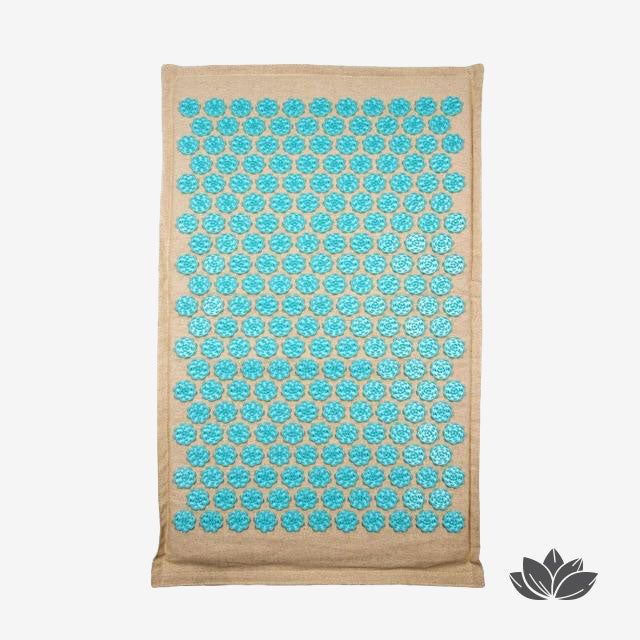 Tapis d'acupression fleur de lotus bleu-beige de la marque Ozen Massage fait de matériaux naturelles tels que le lin, le coton et la fibre de noix de coco.