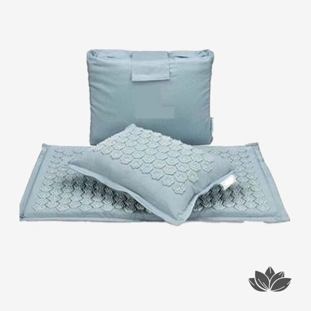 Tapis d'acupression menthe Lizen de la marque Ozen Massage avec son coussin et sa sacoche de rangement